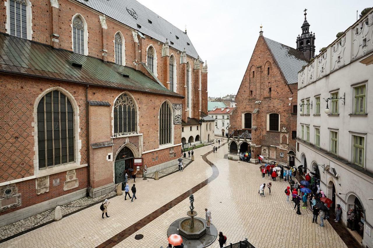 Plac Mariacki 8 Daire Krasków Dış mekan fotoğraf